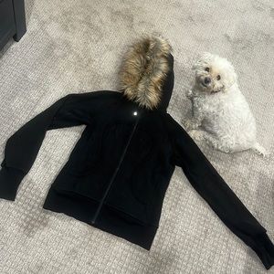 Lululemon special edition black scuba hoodie with removable fur hood liner